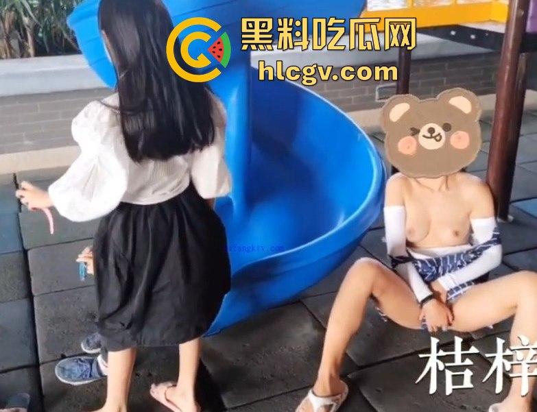 露出天花板『 桔梓』的绿皮火车大胆露出!卧铺间激情上演人前大胆秀,小区滑梯小孩们面前露奶自慰毫不顾忌!-14