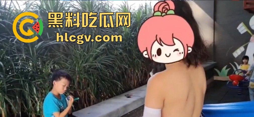 露出天花板『 桔梓』的绿皮火车大胆露出!卧铺间激情上演人前大胆秀,小区滑梯小孩们面前露奶自慰毫不顾忌!-18