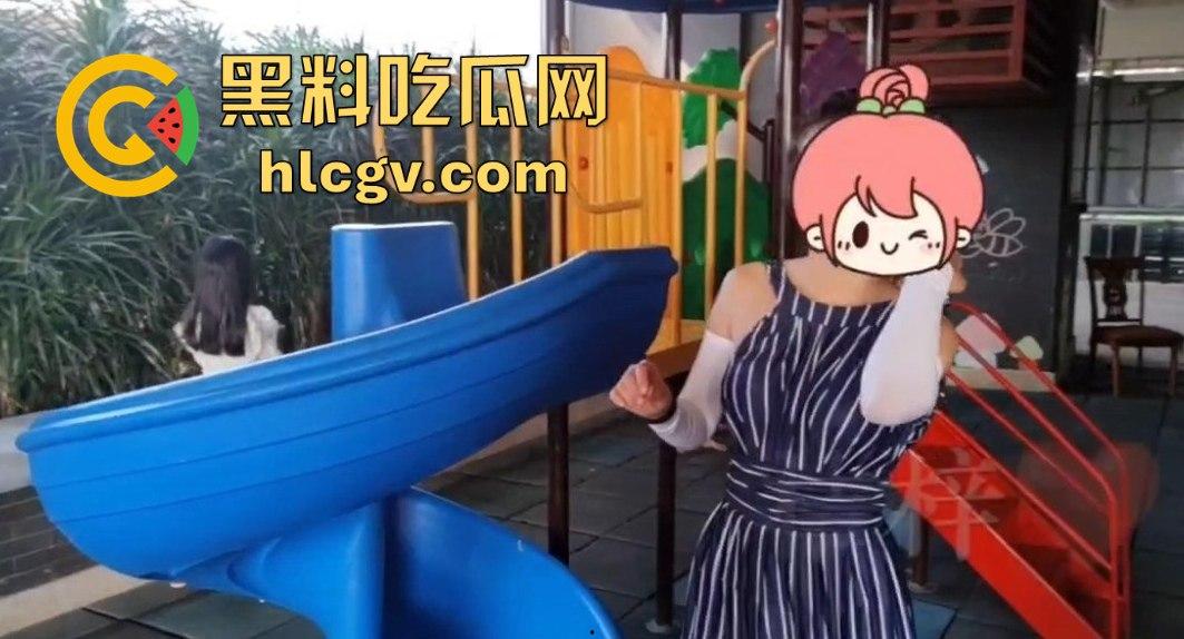 露出天花板『 桔梓』的绿皮火车大胆露出!卧铺间激情上演人前大胆秀,小区滑梯小孩们面前露奶自慰毫不顾忌!-20