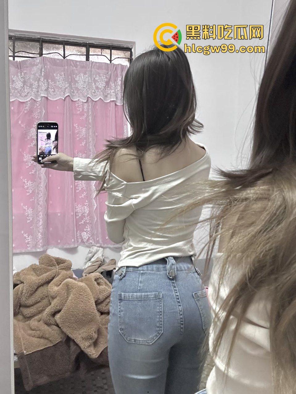 情人节酒店舔逼夜大战!土豪光头佬约炮反差母狗女学生【朱茴】不停挥舌舔逼糟蹋中出嫩妹!性爱泄密独家流出-4