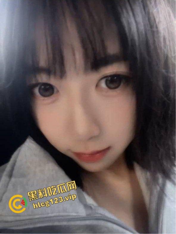 26岁研究生女神【刘美丽】的反差肥臀足控!露胸内衣加嫩乳头双手抓爆,肥臀后入任劳任怨!-3