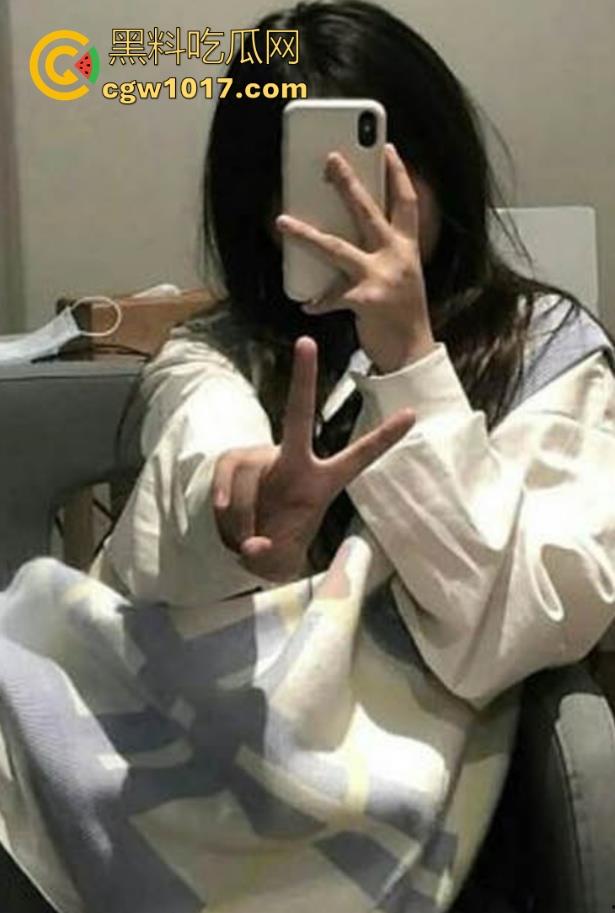 强上半夜在厨房找饭吃的女儿,大屌狠捅粉穴,翘臀高抬美腿夹紧粗壮肉棒撸动,高潮淫水狂喷!-1