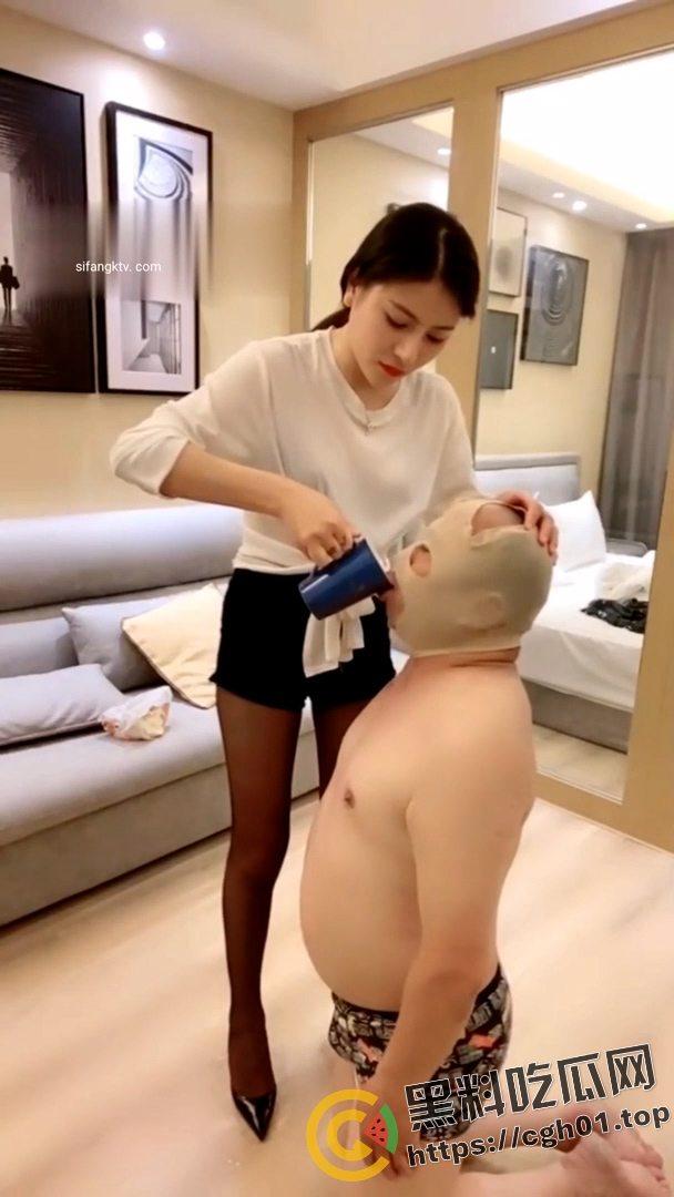 SM翻车现场！M大叔玩不起 当场急眼打起来了 你个公狗M怎么还把主人的胸罩撕烂了呢-7