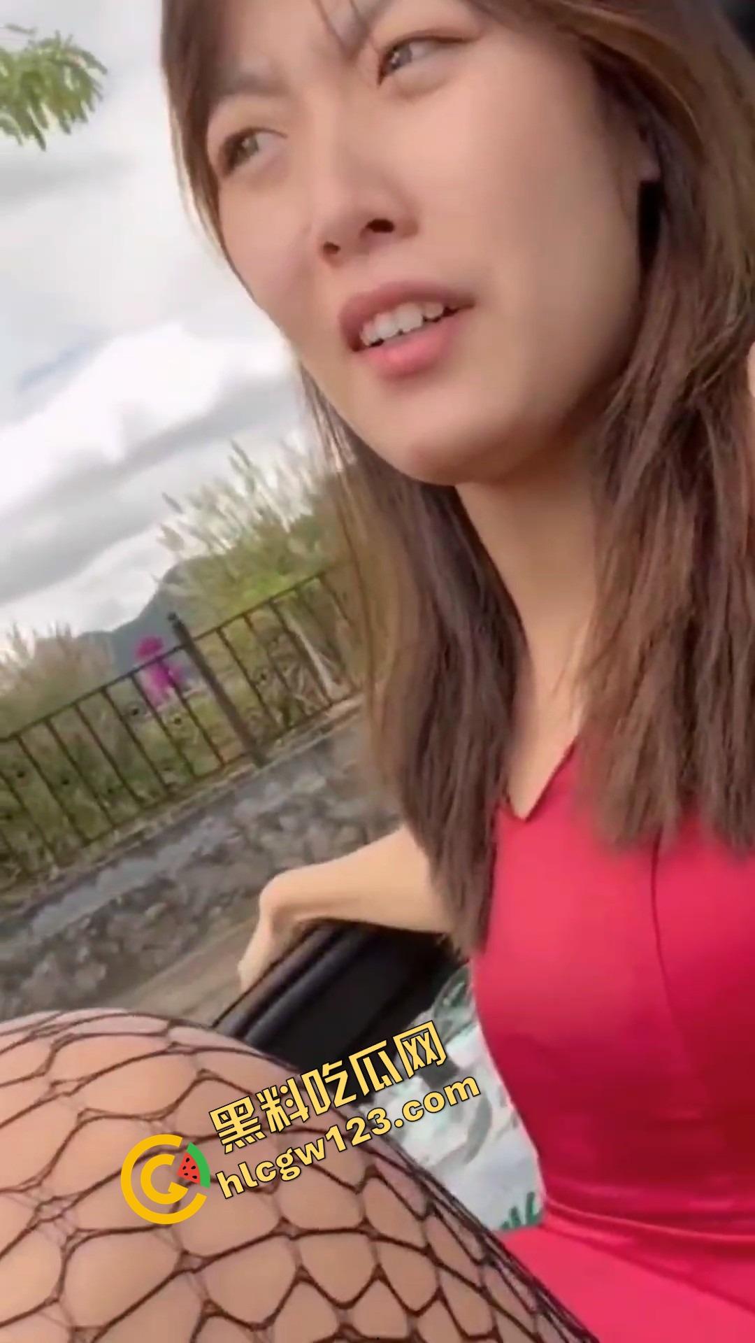 新能源车企都该看，ET6车震首秀野战出圈，白天渔网袜后备箱开干，厂家宣传说宣传能坐下两个人没骗人！-11