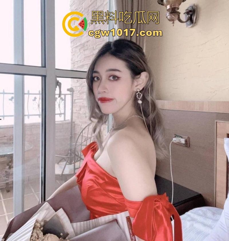 公司聚会后悄悄带高颜值大奶同事去约炮，无套爆操肥嫩白虎，丰满巨乳在激烈撞击下摇晃不断，这身材真是极品！-3