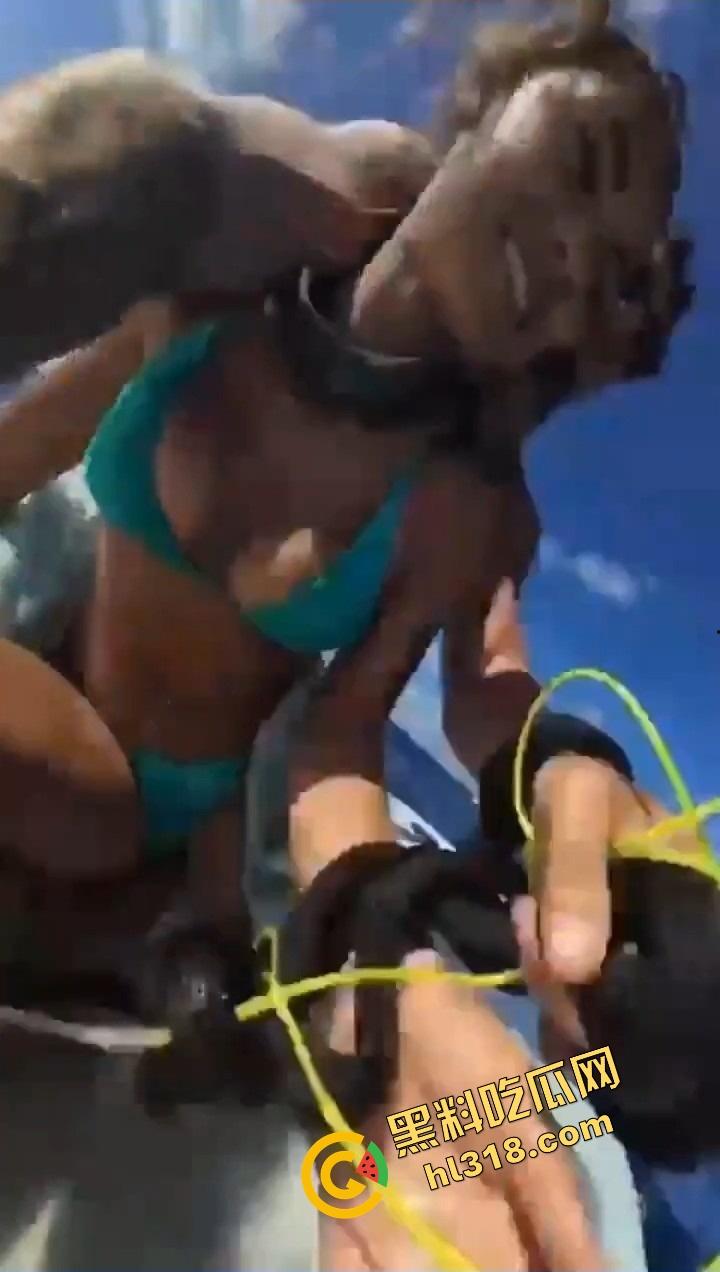 老外挑战大海漂流日逼，日到一半遇金枪鱼，鸡儿抽插手在抓鱼，打完炮还能吃活生鱼片，真正的野外求生！-5