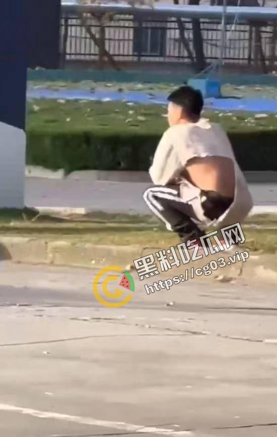 最全！陕西咸阳杨凌职业技术学院北校区 女海王的鱼塘里鱼情杀别的鱼事件 最终海王也被刀 现场画面-6