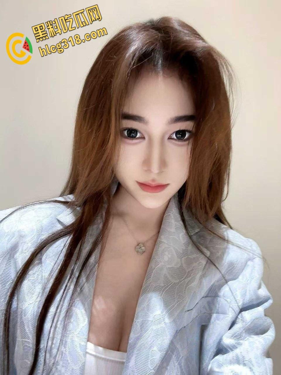 滨州学院小母狗【王佳颖】，喜欢网上聊骚约炮，高铁厕所骚逼自慰娇喘不断！-5