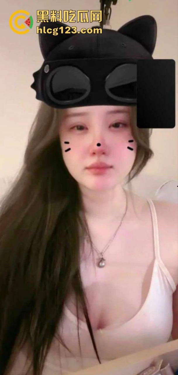 巨乳童颜抖音网红【小妍】自操嫩穴 高潮喷水 不雅私拍曝光 极致诱惑-3