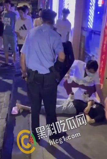 抖音热瓜 江西砍人现场!据说偷人十三四岁女刀手一人追砍两男一死一伤 后又被复仇砍伤 双双入院 太刺激了-3