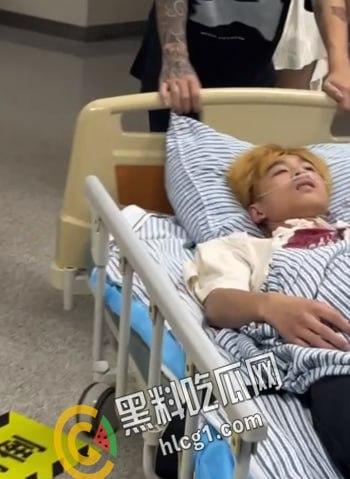 抖音热瓜 江西砍人现场!据说偷人十三四岁女刀手一人追砍两男一死一伤 后又被复仇砍伤 双双入院 太刺激了-6