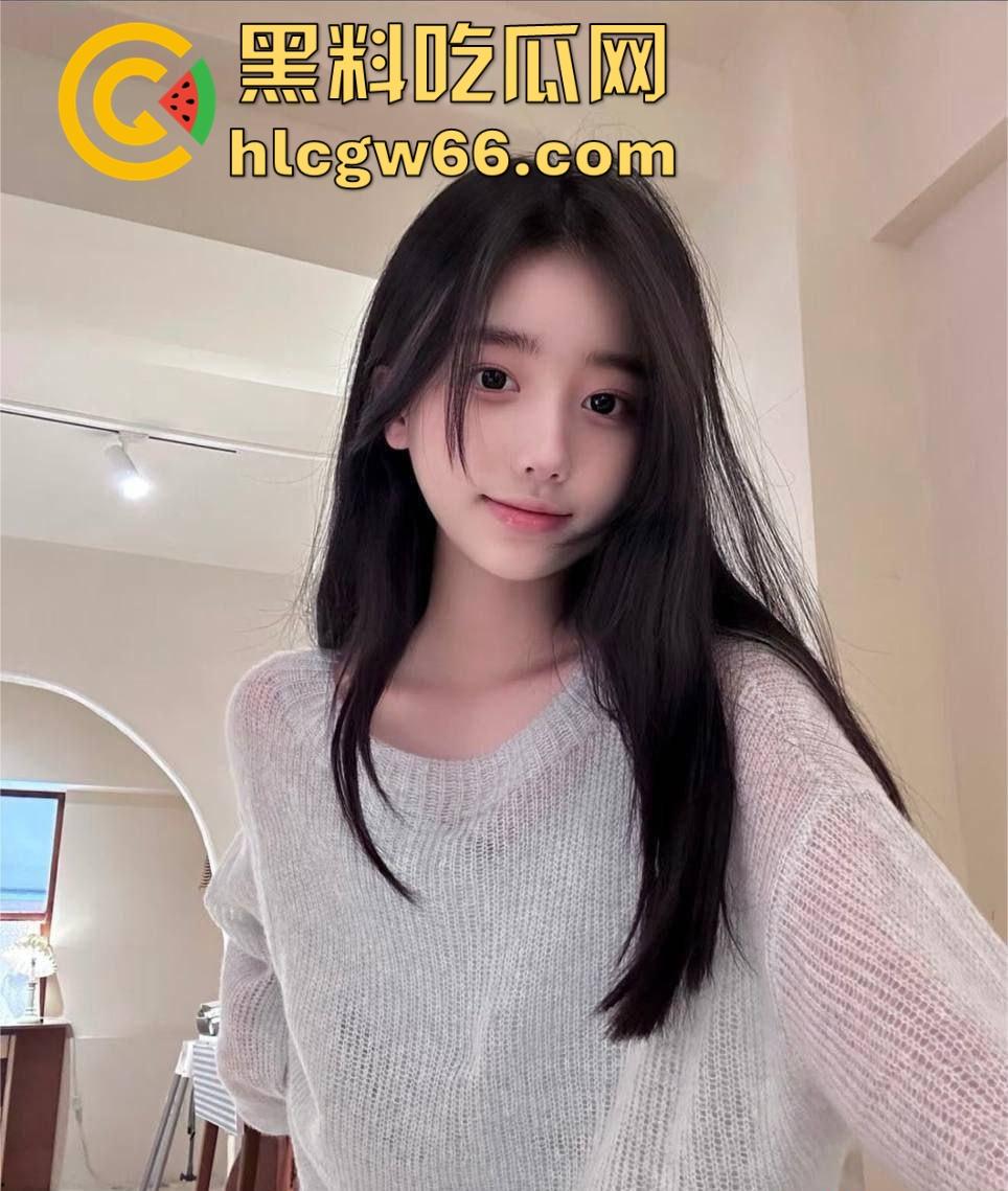 一猥琐男在人流涌动的大街上对着车道强行将屌塞入女友嘴里 美女也是来者不拒 一点也不反抗-2