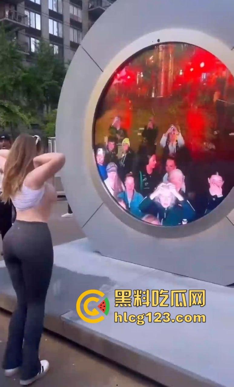 特朗普竞选大会变脱衣秀!金发洋妞热舞露大奶,场面火辣震惊全场!-5