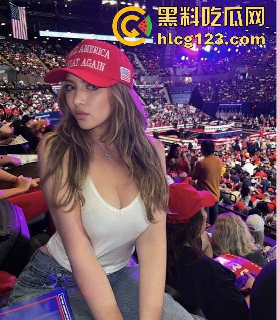 特朗普竞选大会变脱衣秀!金发洋妞热舞露大奶,场面火辣震惊全场!-8