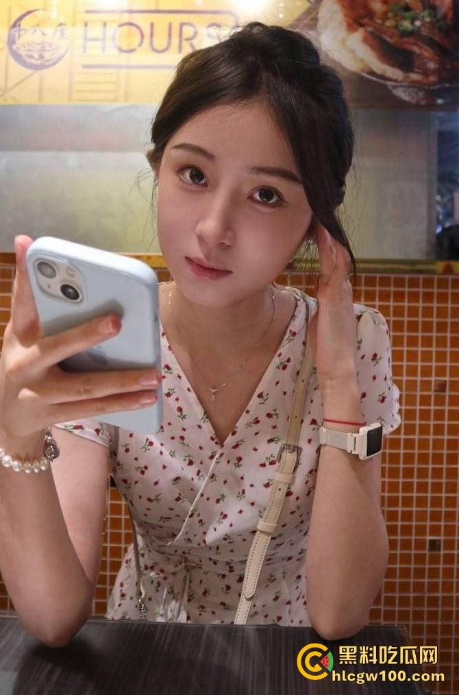 2025年度最快反差新人出炉,哈尔滨顶级颜值气质女神『侯悦然』啪啪视频流出,美乳粉穴精致脚丫看得人舍不得用力!-1