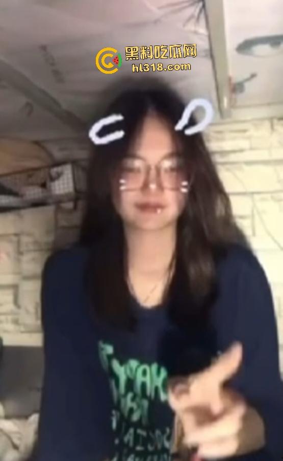 天津音院大三妖姬【朱子芊】公寓内狂野开战！高挑身段被假鸡巴后入，十一分力深喉猛干真鸡巴！-2