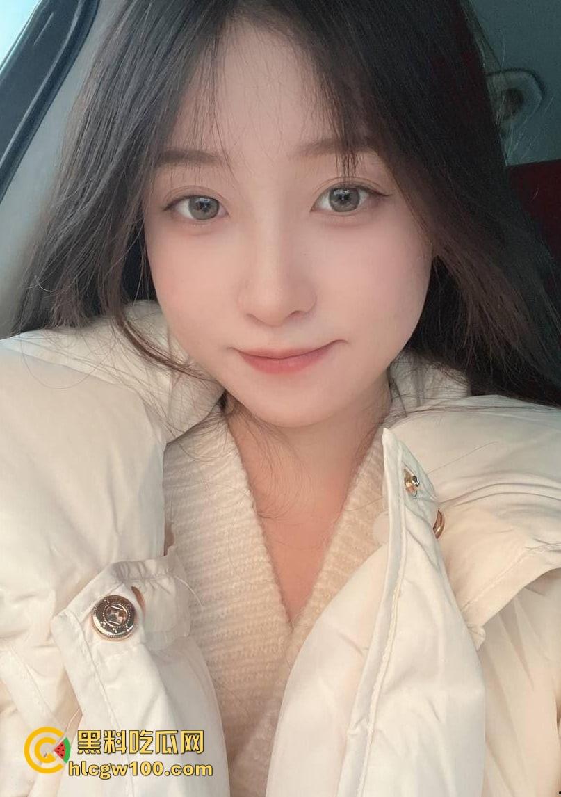 2025年度最快反差新人出炉,哈尔滨顶级颜值气质女神『侯悦然』啪啪视频流出,美乳粉穴精致脚丫看得人舍不得用力!-9