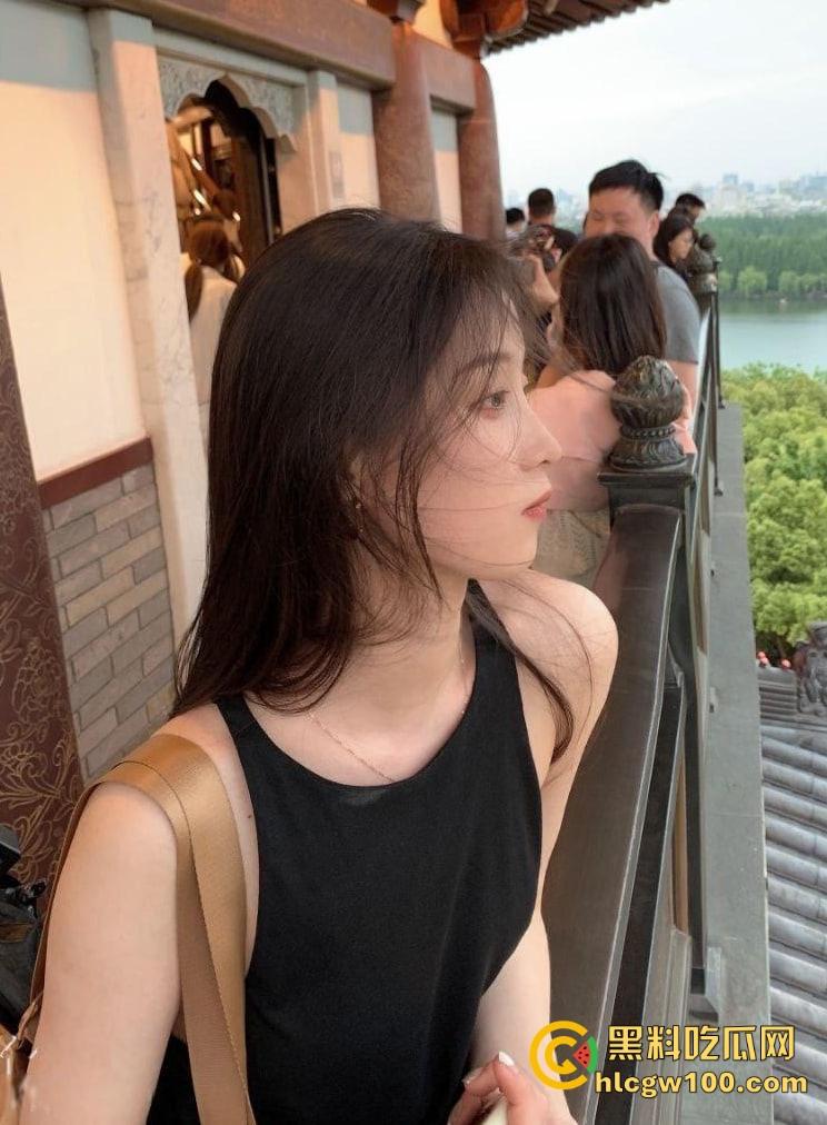 2025年度最快反差新人出炉,哈尔滨顶级颜值气质女神『侯悦然』啪啪视频流出,美乳粉穴精致脚丫看得人舍不得用力!-18