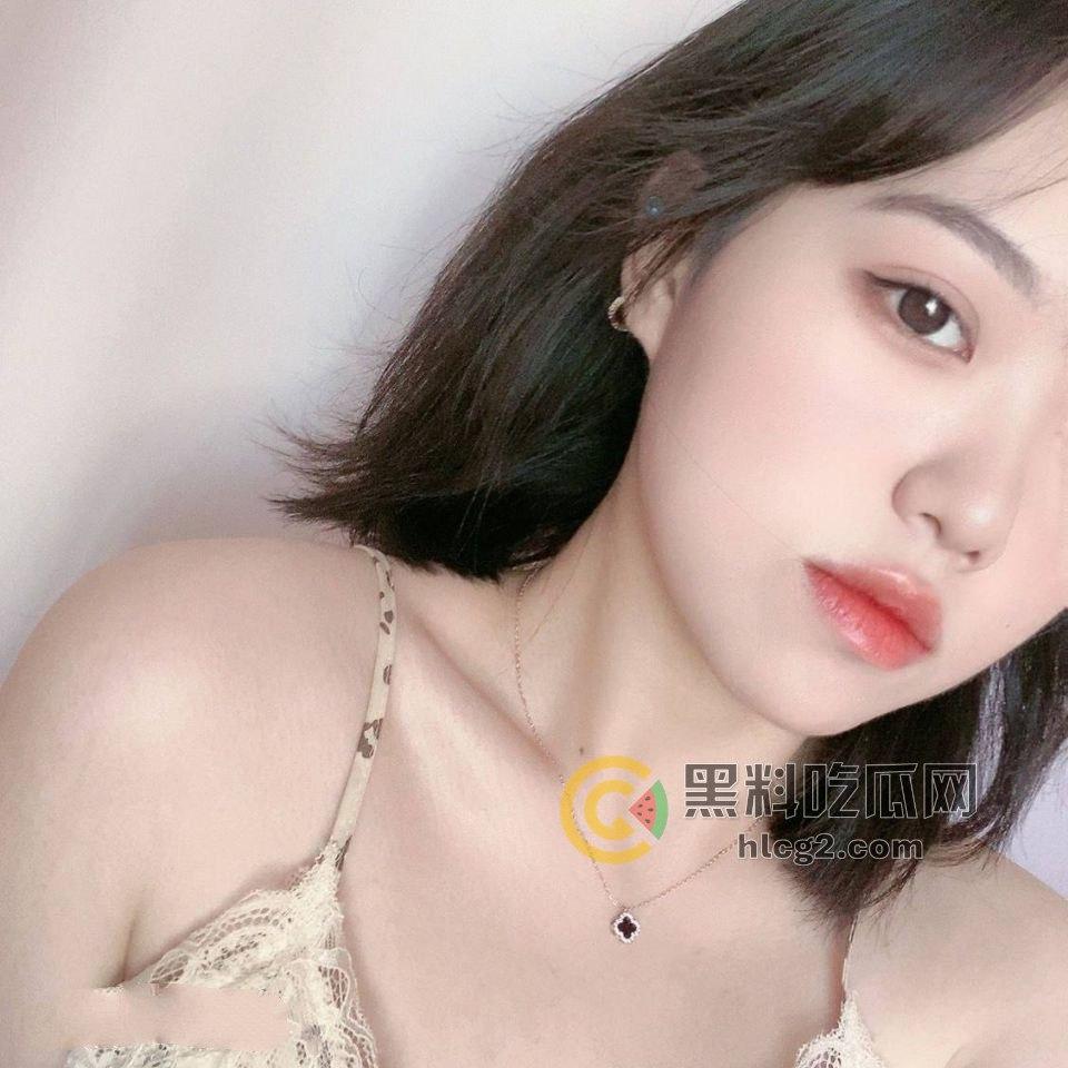 哈尔滨大学生「邱依依」周末宾馆自拍暴光,生物课之外的私密生活大揭秘-1