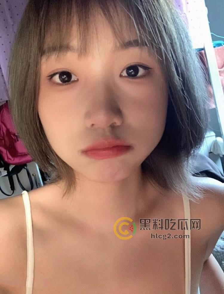 哈尔滨大学生「邱依依」周末宾馆自拍暴光,生物课之外的私密生活大揭秘-3