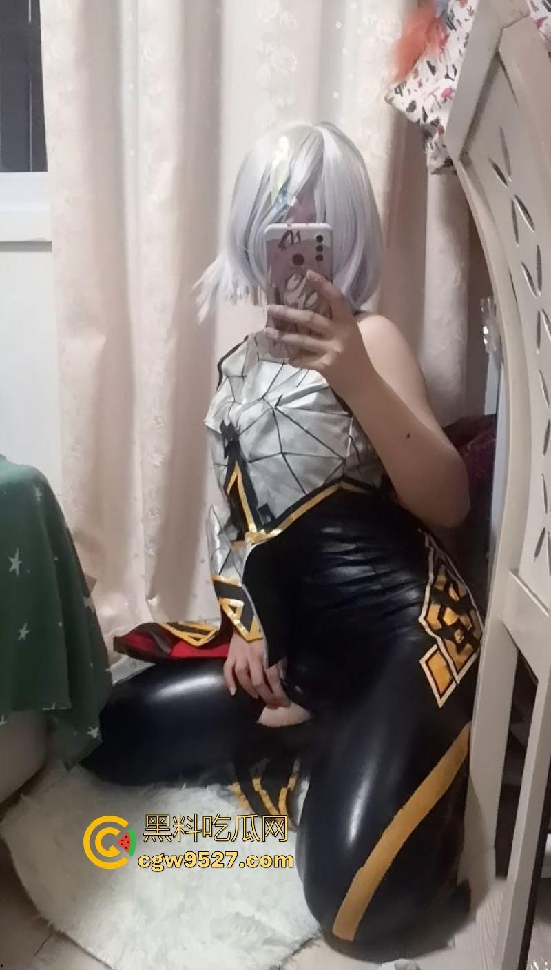 福利姬【沐沐酱】Cos王者荣耀东方镜原皮，嫩穴在镜头前肆意展示，完美还原角色魅惑气质跟奶子！-3