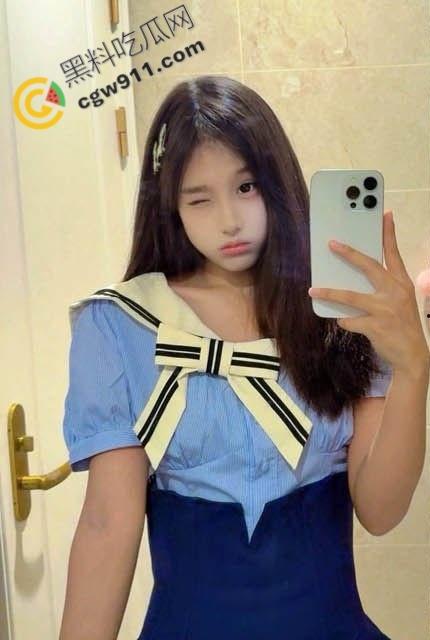 海角大神与妹妹乱伦新作:电梯里妹妹小吊带瑟睡衣诱人至极,使劲揉搓后入猛插,浪叫不停!-1