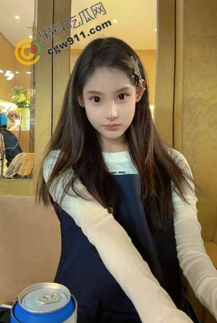 海角大神与妹妹乱伦新作:电梯里妹妹小吊带瑟睡衣诱人至极,使劲揉搓后入猛插,浪叫不停!-3