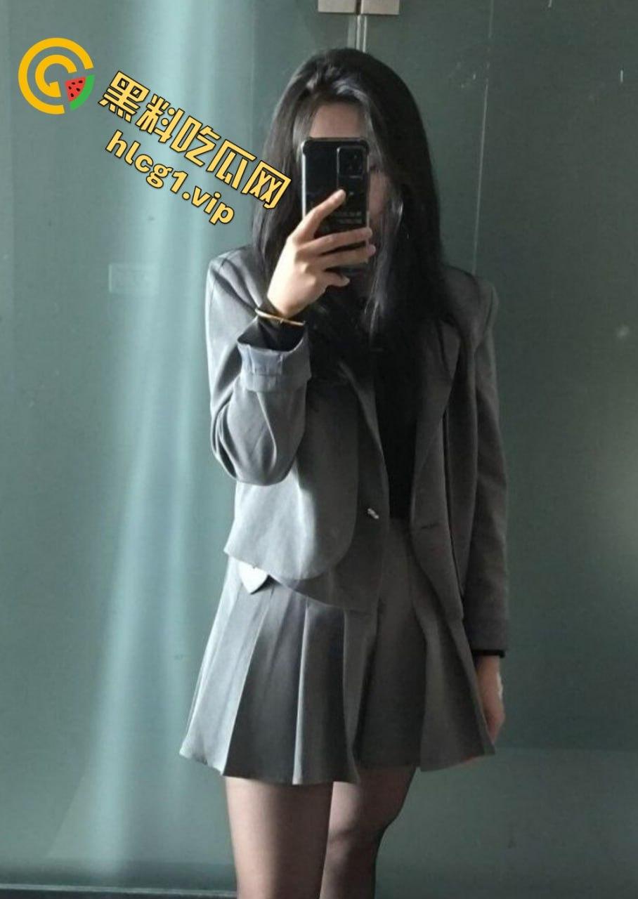 江苏酒水销售苏菲亚!已婚骚货为业绩出轨客户!酒店送炮视频曝光!黑丝揉逼场面火辣!-1