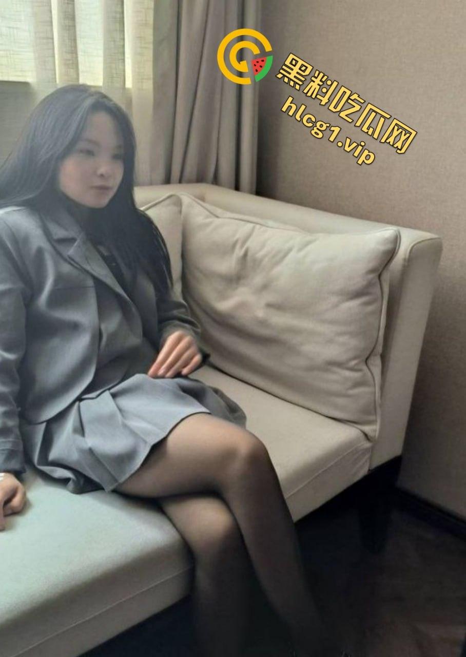 江苏酒水销售苏菲亚!已婚骚货为业绩出轨客户!酒店送炮视频曝光!黑丝揉逼场面火辣!-3