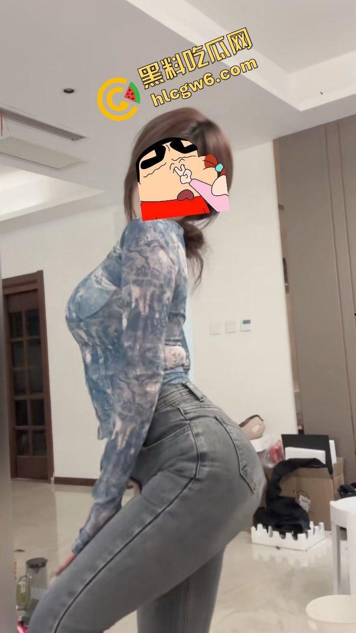 云南曲靖反差婊社会姐蜜桃炮架『何艺彩』欲求不满贱骚逼 被炮友暴力输出后怼！独家流出！-4