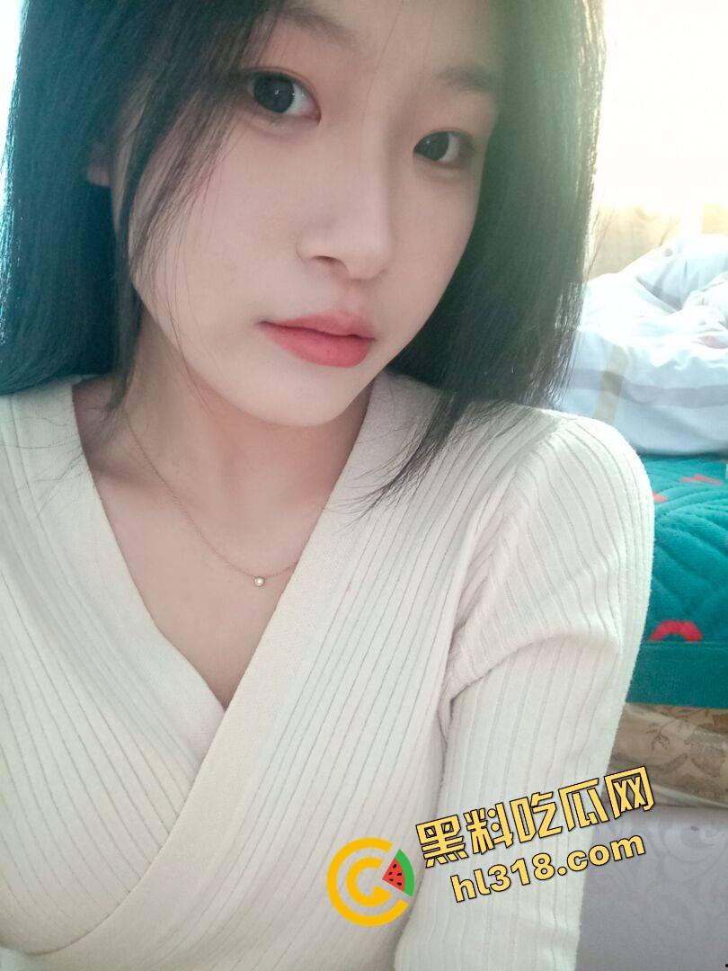 宁波万象城柜姐『赵媛幂』天生白虎馒头逼，极品小穴光蹭牛子就让人爽飞，大哥太多一月都约不到一次！-1