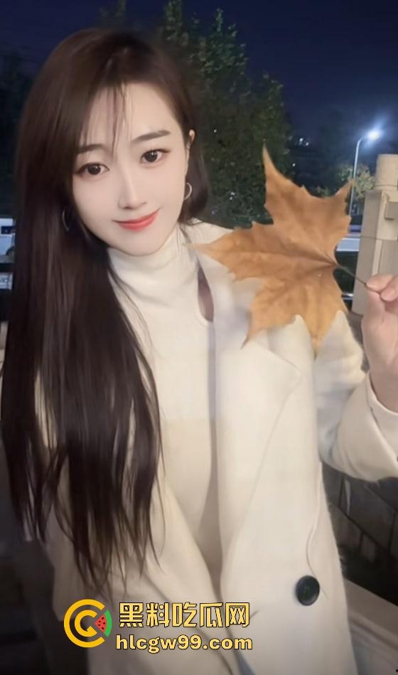 抖音主播『 小龙女』流量密码解锁，跳蛋一塞，骚逼水库瞬间泄洪，喷得满地湿哒哒，地表最强喷泉！-8