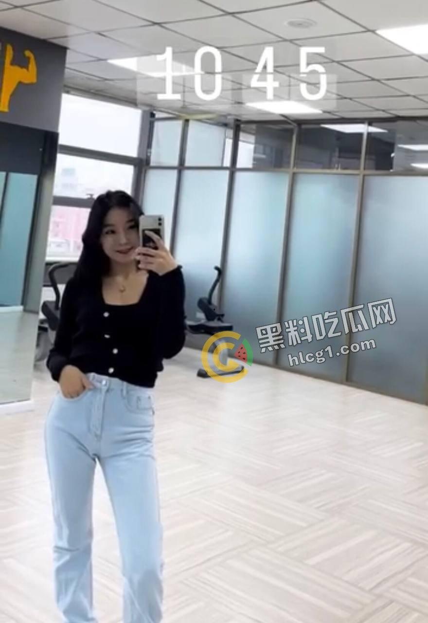 瓜友投稿：呼和浩特健身房拼多多3P女神「黄小芳」：风流成性，男浴3P、球员共欢，热爱3P！-1