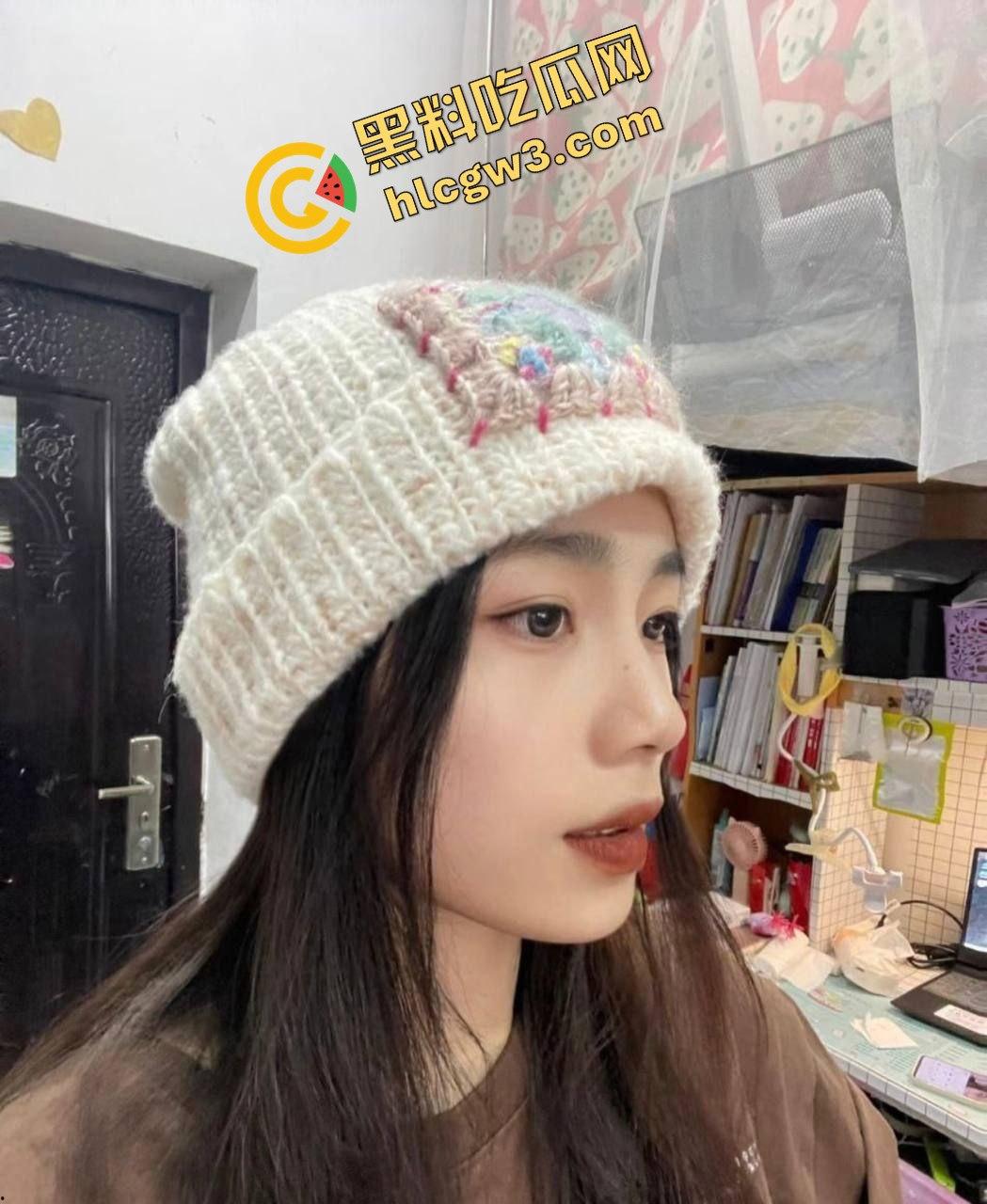 湖南女子学院反差母狗学生妹『张丹丹』美艳仙女口爆足交男友！缠绵做爱撸点满满！独家流出！-5