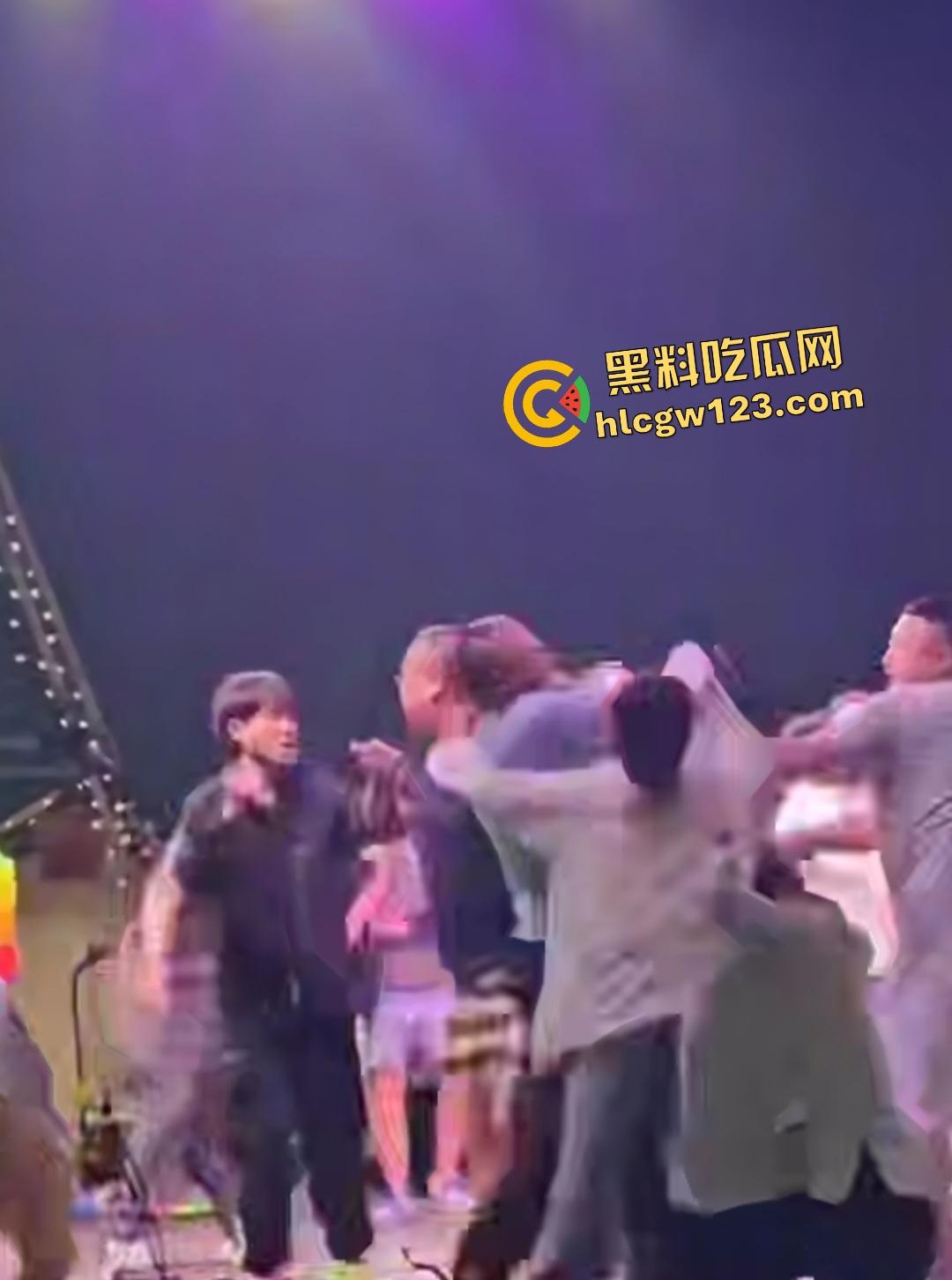 舞台上惊天黑料老婆被猥亵,妻子还抱老公让几人打成猪头,事后老公查出老婆出轨!-5