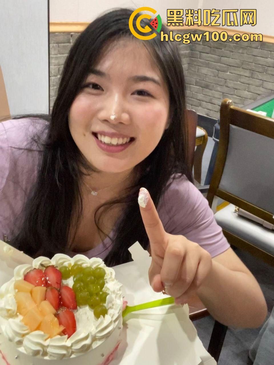 河南周口瓜友自爆，胖骚表姨比小姨夫还饥渴，骚穴紧高潮多，舔逼舔屁眼喂不饱，小姨夫舔不动的我全包了！-3