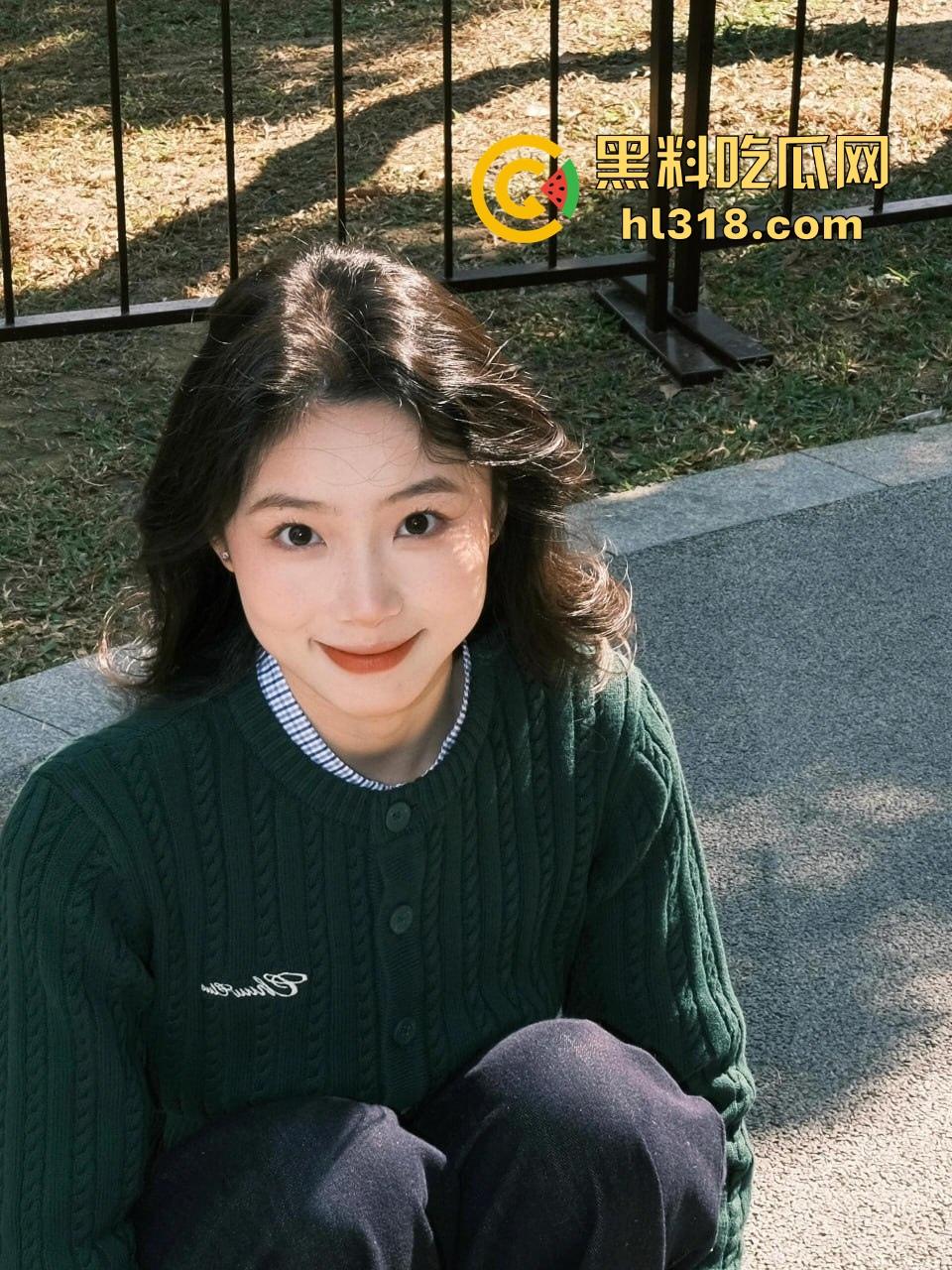 海角乱伦，操漫展回来的女儿，cos草神的衣服还没来得及脱， 就已经吃起了我的鸡巴，激情满满！-2