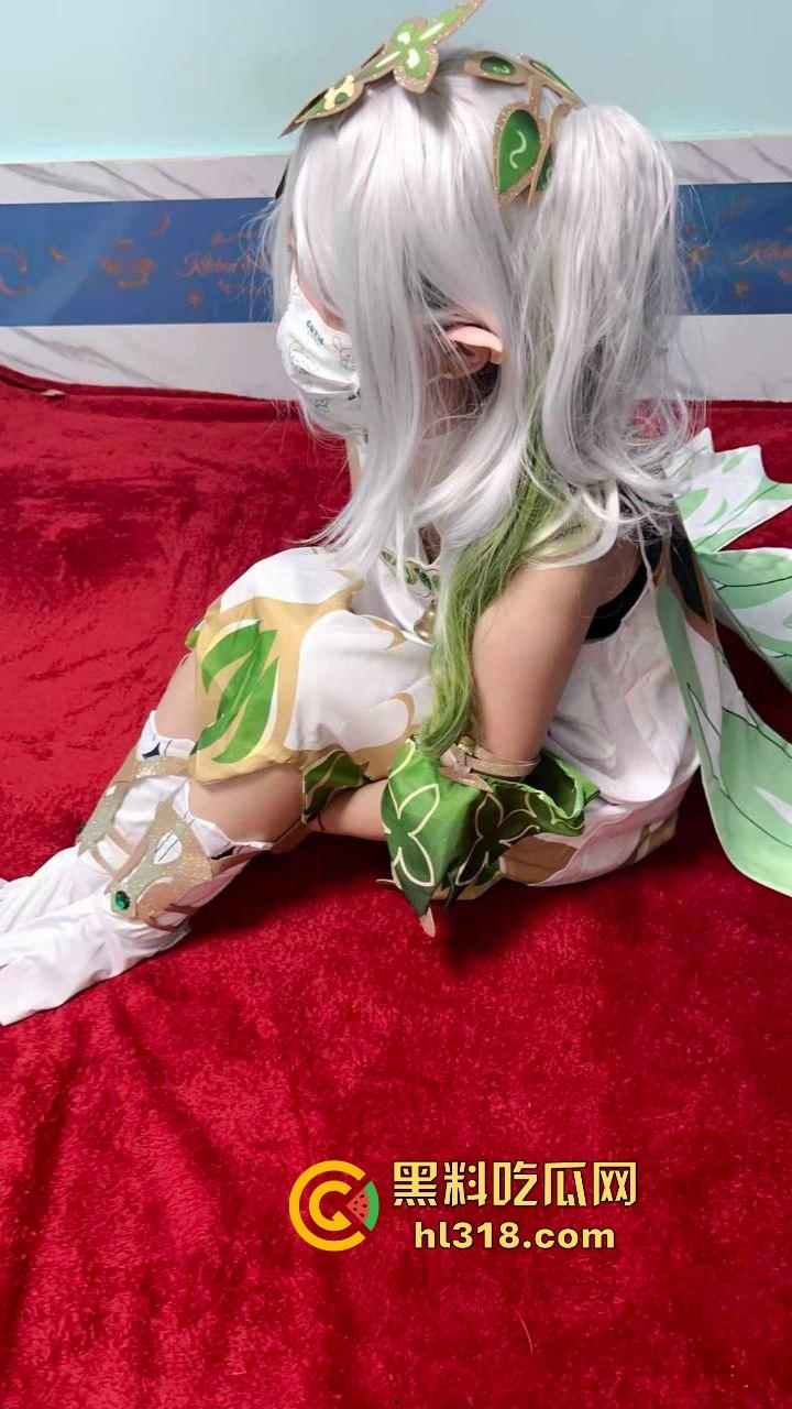 海角乱伦，操漫展回来的女儿，cos草神的衣服还没来得及脱， 就已经吃起了我的鸡巴，激情满满！-3