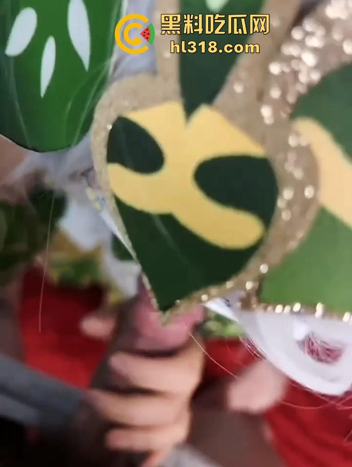 海角乱伦，操漫展回来的女儿，cos草神的衣服还没来得及脱， 就已经吃起了我的鸡巴，激情满满！-5