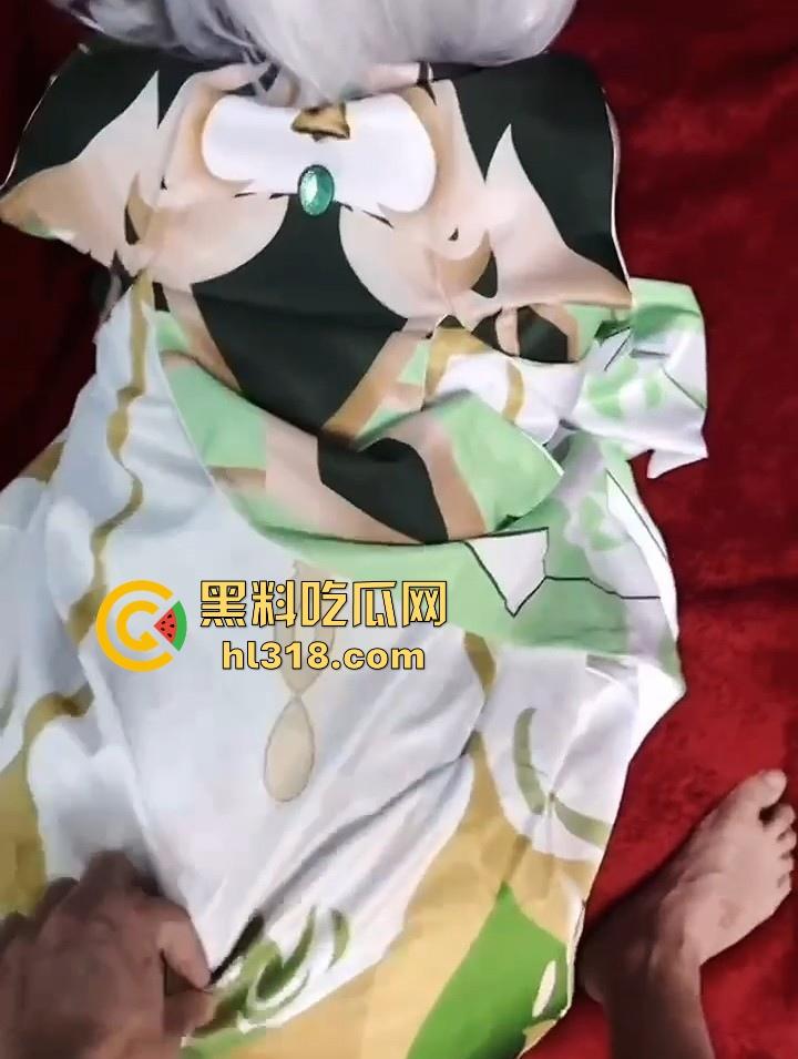 海角乱伦，操漫展回来的女儿，cos草神的衣服还没来得及脱， 就已经吃起了我的鸡巴，激情满满！-7