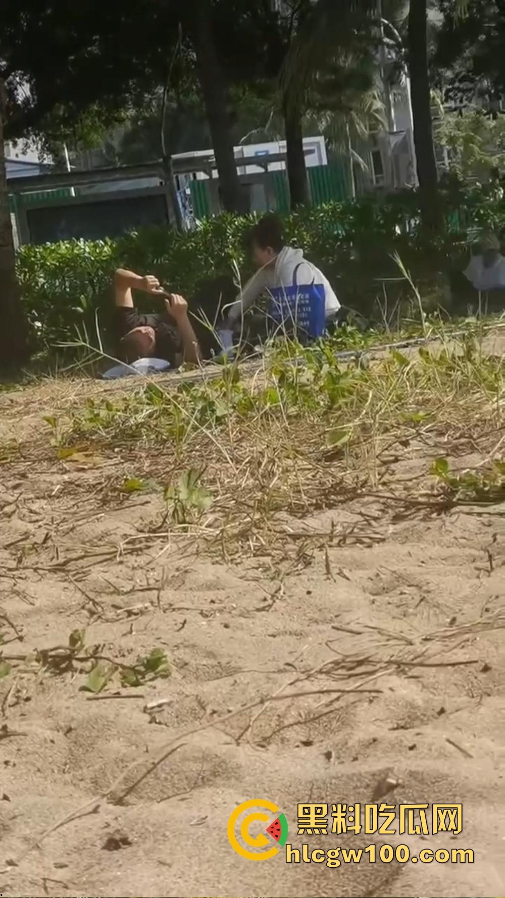 公园野战骚翻天,大姐饥渴难耐还想硬操,奈何大哥小弟弟趴着装死抢救无果,力不从心的尴尬看得人笑尿!-15