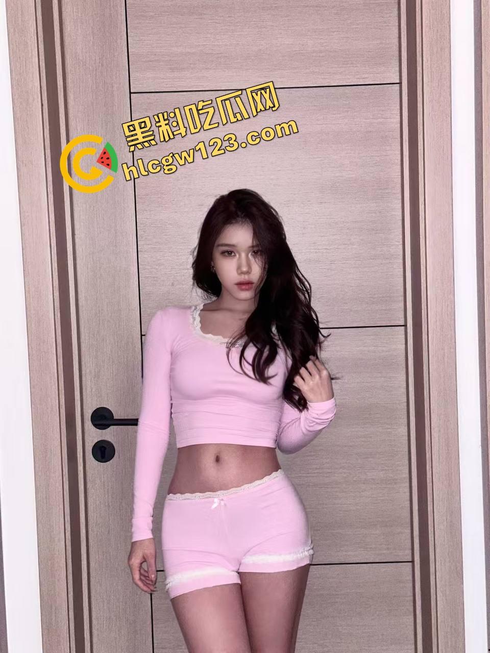 嫂子这腰臀比太顶了,哥哥出差不在家,我直接后入她的大肥臀,忍不住拔枪狂干!肥臀即正义!-1