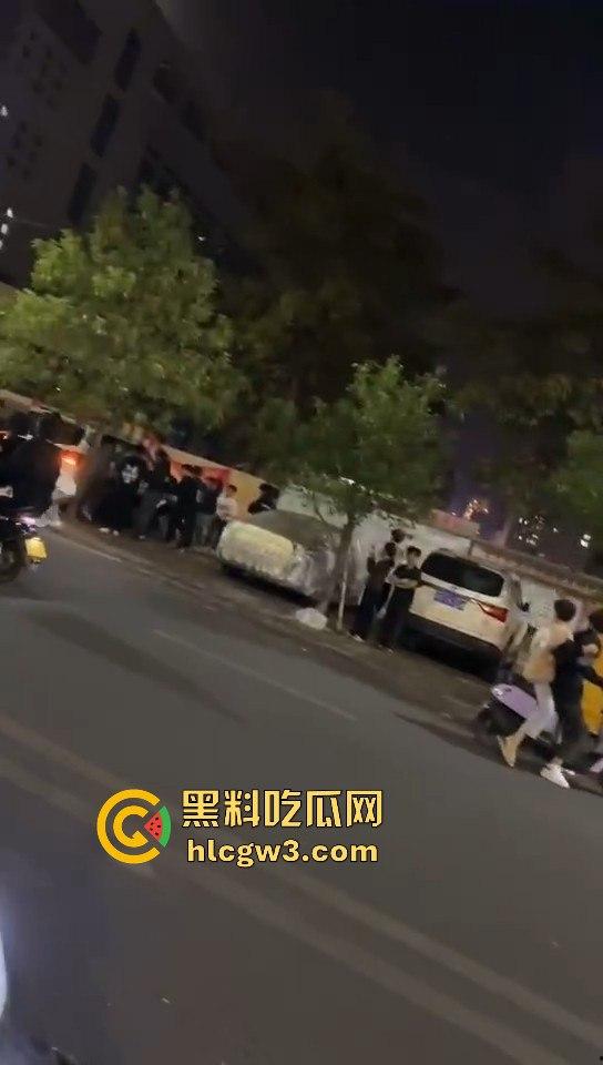 山东精神小伙玩暴力摩托，鬼火少年骑着鬼火拿着砍刀西瓜刀青龙偃月刀，撞死这群杂碎简直为民除害！-8