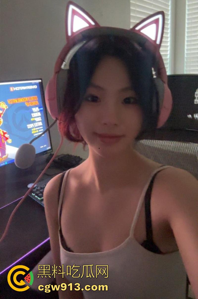 南阳师范学院乱伦母狗【王文曦】，超喜欢自慰的白虎嫩妹，各种自拍勾引网友，自慰竟然还是爸爸教的！-4