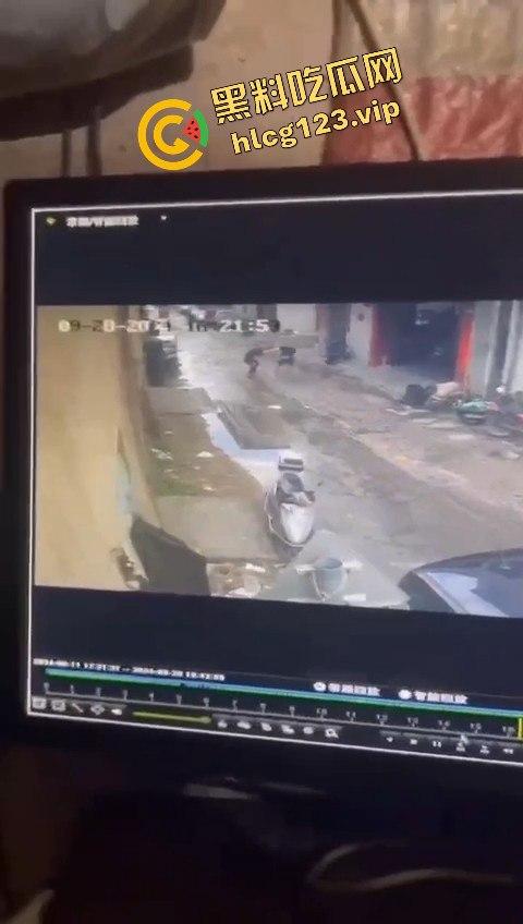 广东潮州发生恶性斗殴事件，一男子被当街砍死，另一人被警方当场抓获，凶手直接被判死刑！-9