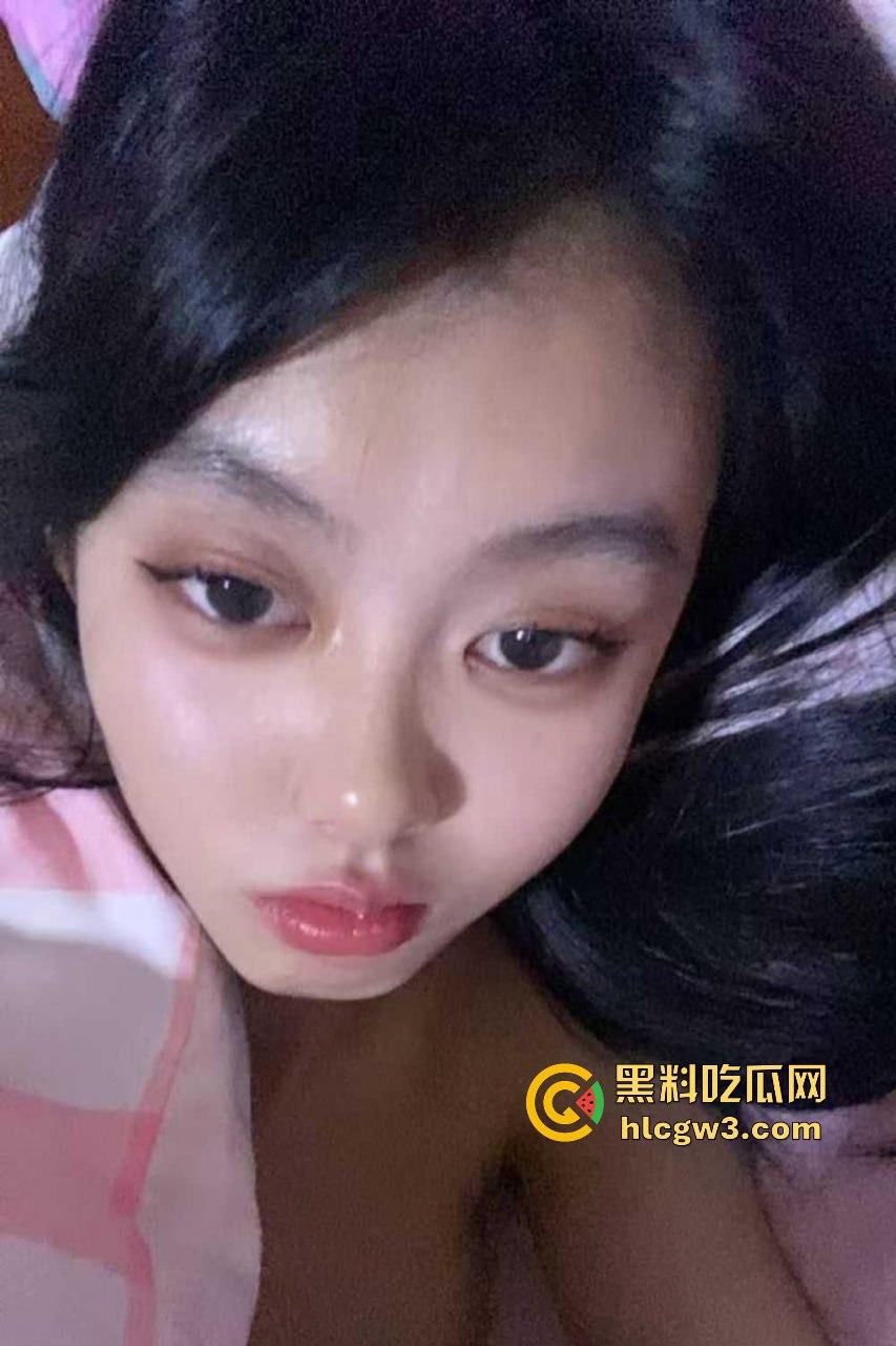 四川资阳高级职业中学的【彭万珊】情窦初开的年纪竟然在网上大玩露骨套路 发骚裸照引爆全网！-6