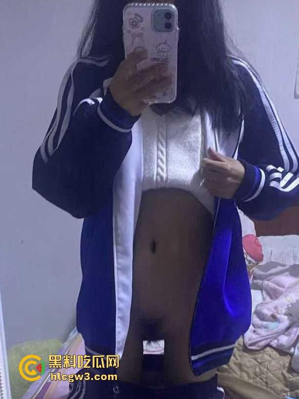 四川资阳高级职业中学的【彭万珊】情窦初开的年纪竟然在网上大玩露骨套路 发骚裸照引爆全网！-10