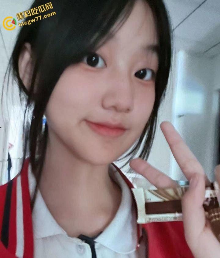 河北校花【王若玮】清纯校服藏大奶骚货!粉嫩骚逼尽显骚媚,清纯女神颜值唯美至极!-1