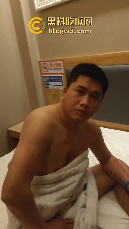 瓜友爆料山东狼友,洗澡脱光还没上钟就被老婆抓,这钱退不退?老婆说饭都吃不上了你还跑出来浪!-7