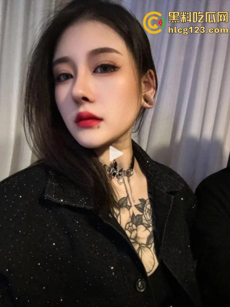 快手/抖音反差骚母狗【迷人大野驴】流出大尺度福利私拍 霸气纹身还真有看点！-3